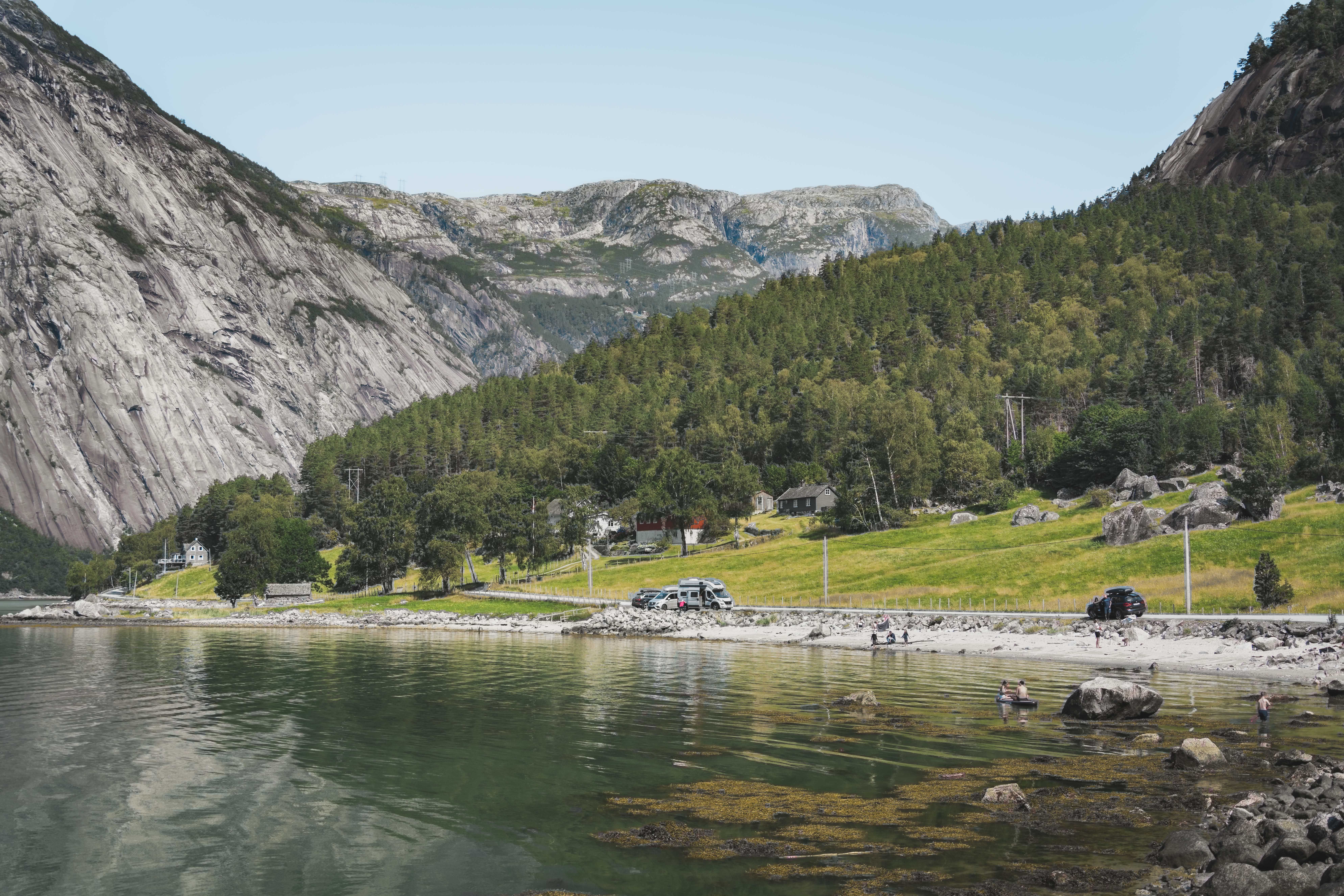 An overview of the Stavanes sandy beach, located right next to the road.