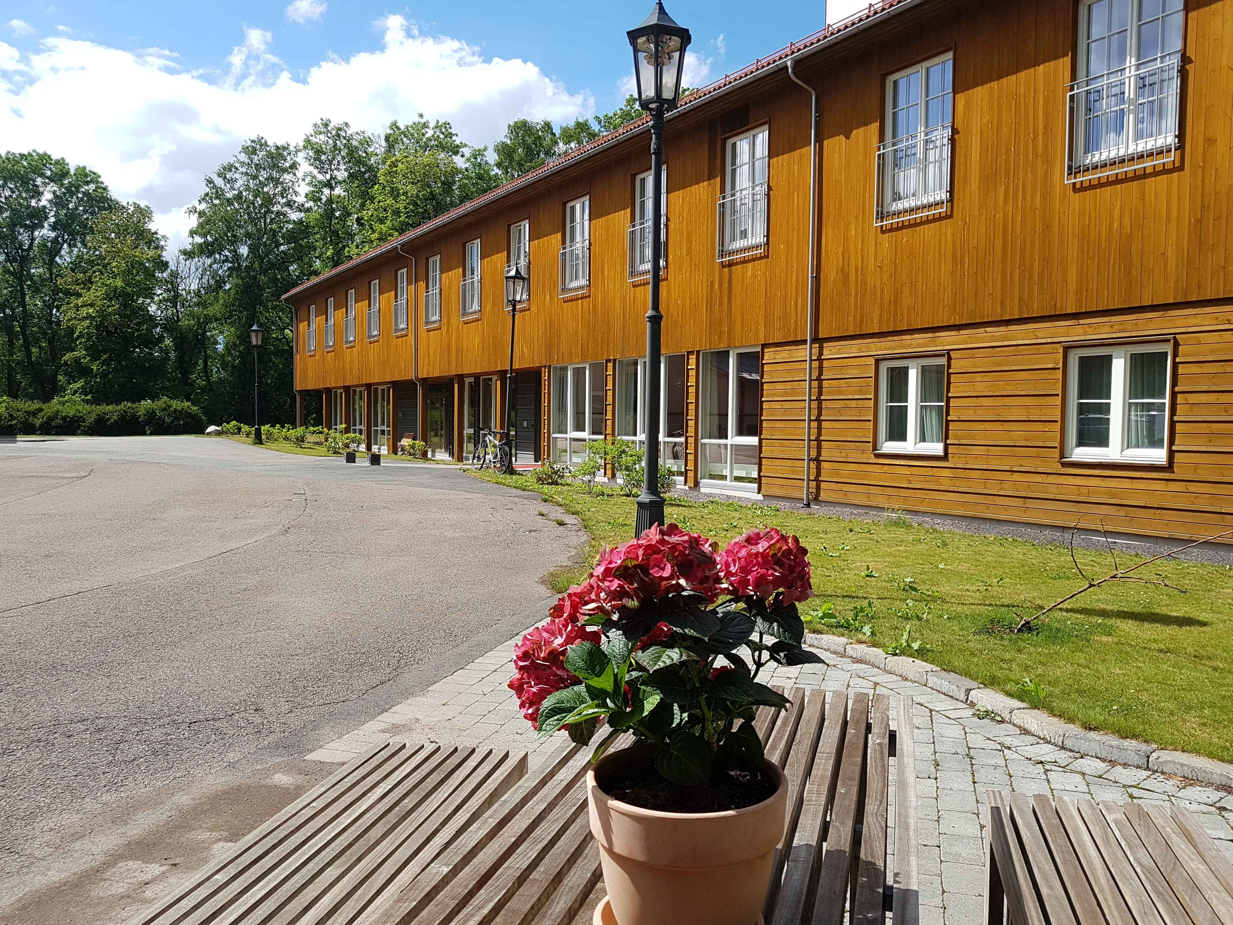Facade, yellow building
