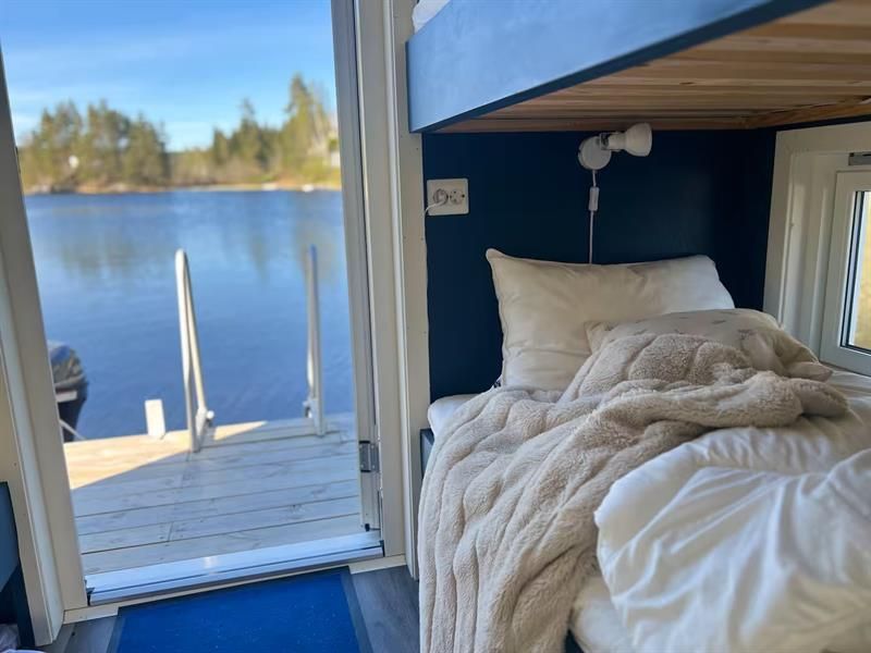 bedroom on the houseboat