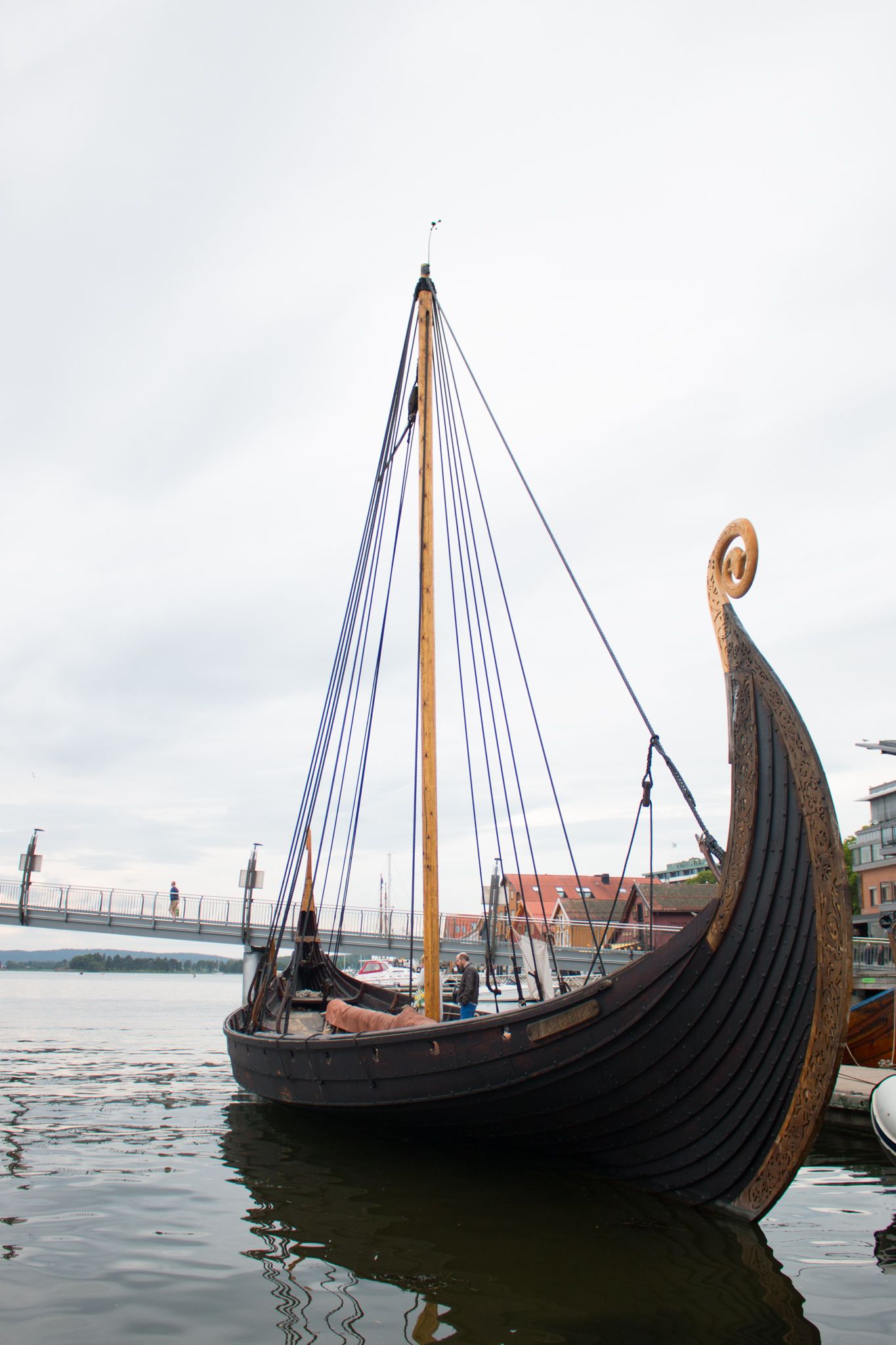 Vikingskipet Saga Oseberg på brygga i Tønsberg