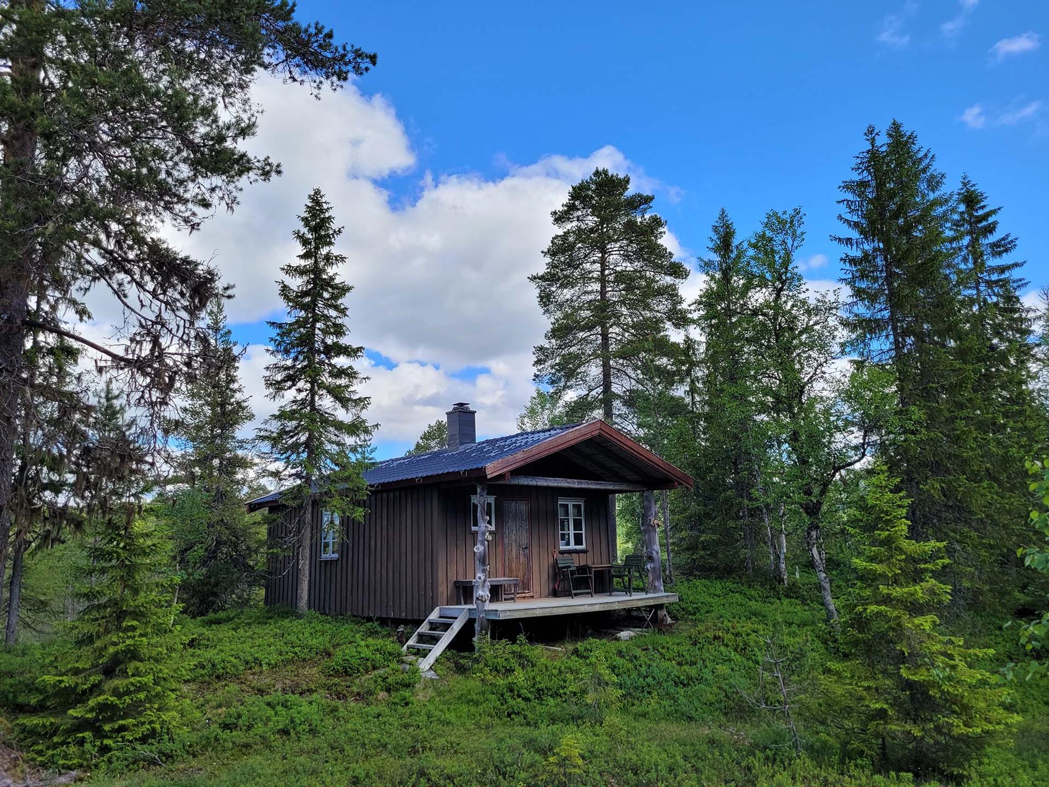Charming cabin by lake Sjysjøen in Snåsa (Landsem farm)