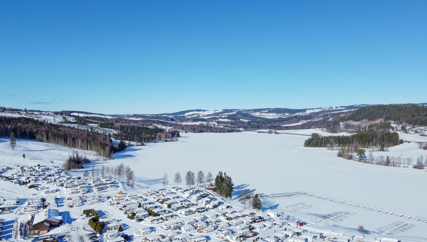 Drone bilde av Topcamp Mjøsa om vinteren