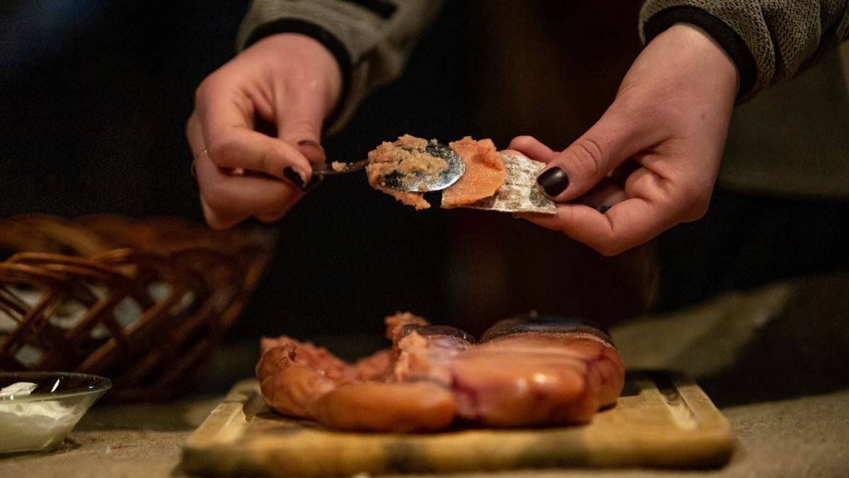 Guest testing food