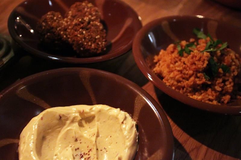 Detaljbilde av hummus.