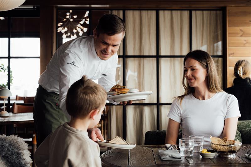familielunsj hos restaurant Bjørk på Gaustablikk Fjellresort