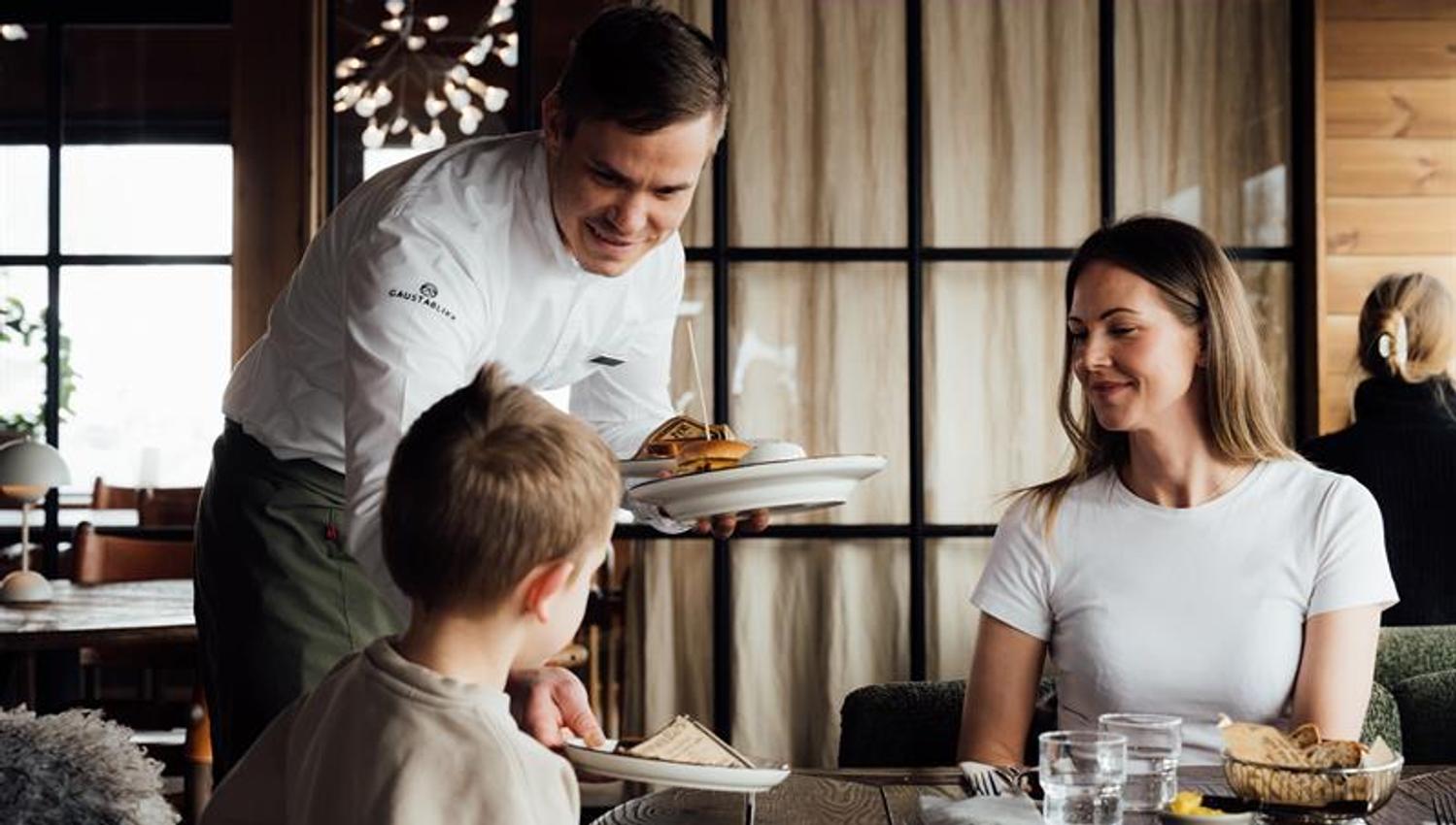 familielunsj hos restaurant Bjørk på Gaustablikk Fjellresort