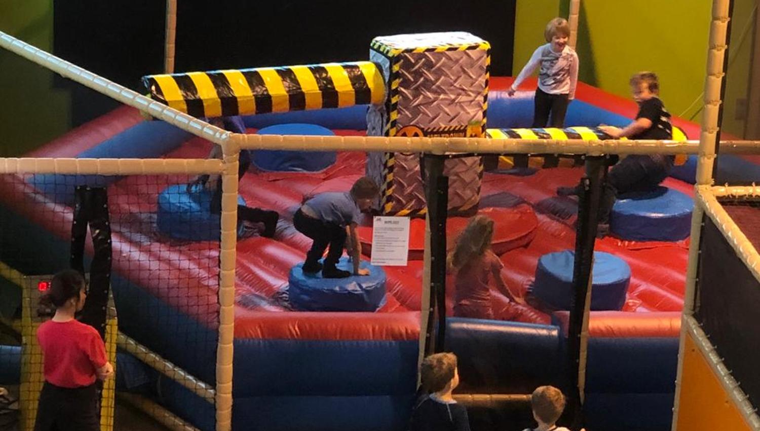 Wipeout, an activity for slightly older children aged 6 and over. Here the children have to duck when the pole arrives. We see four children at play.