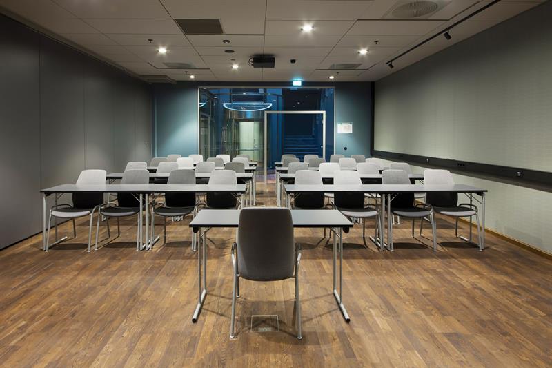 konferanserom med skoleklasseoppsett