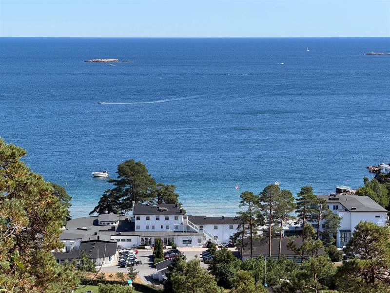 Strand Hotel Fevik – et klassisk badehotell ved sjøen med fantastisk utsikt over Skagerrak.