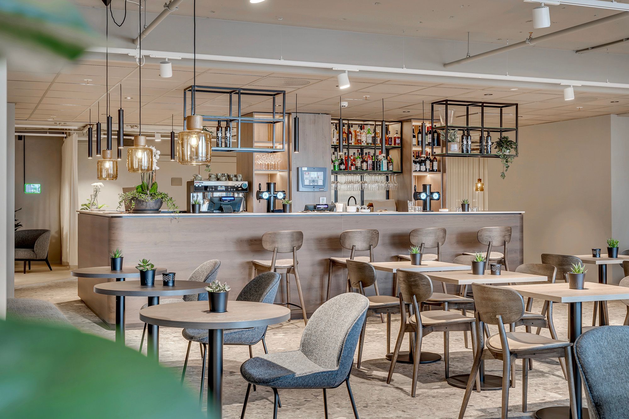 Bar og sitteplasser på Frich's Hotel Hamar