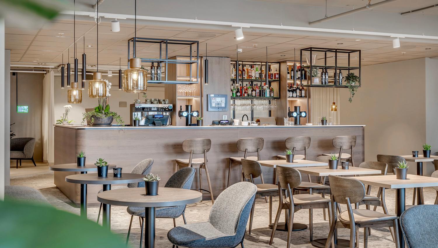 Bar og sitteplasser på Frich's Hotel Hamar