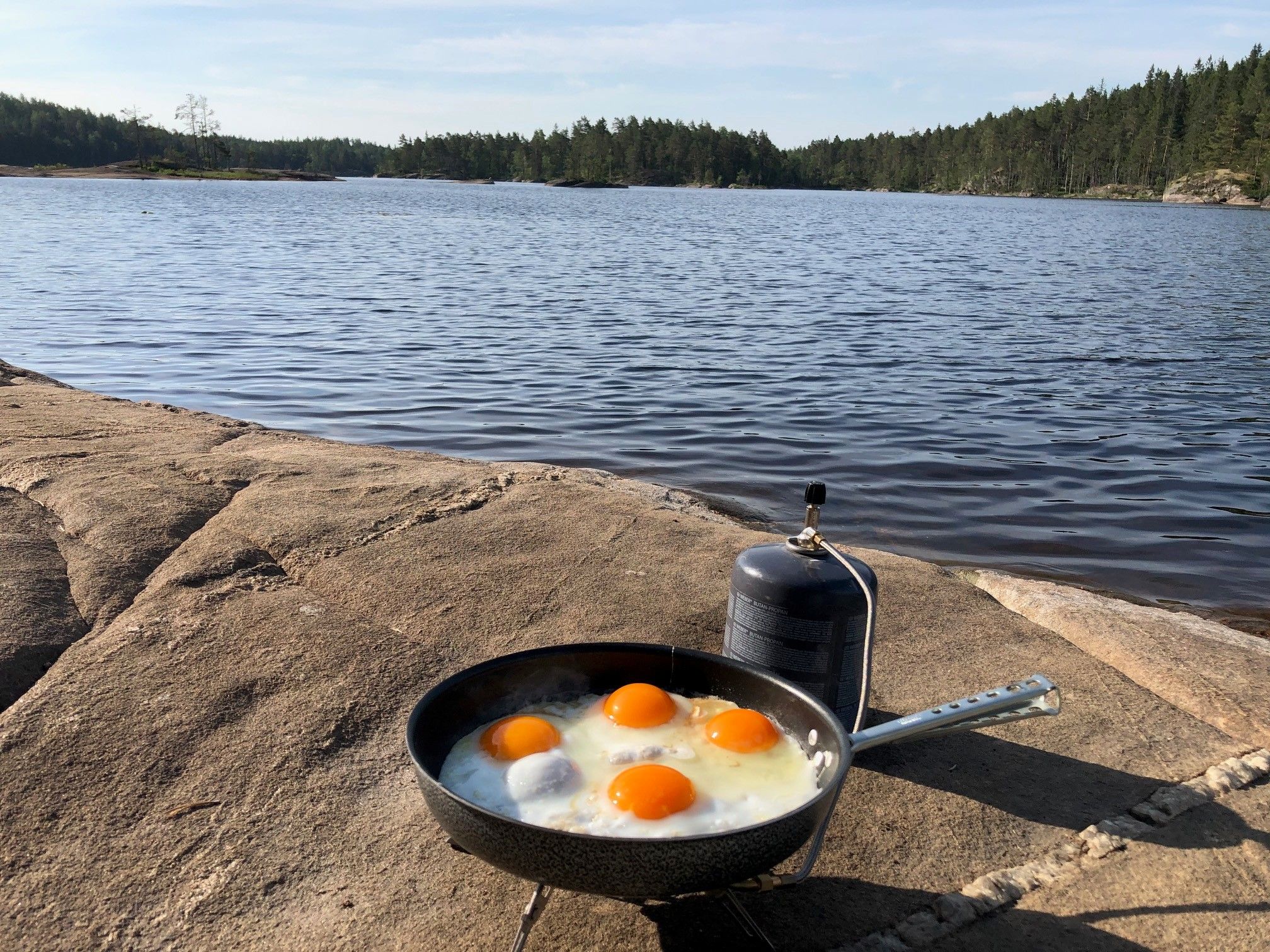 Breakfest by the water