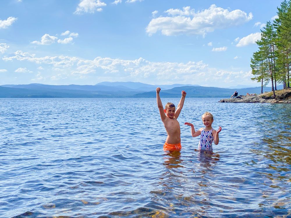 children bathing at Bolkesjø Farm