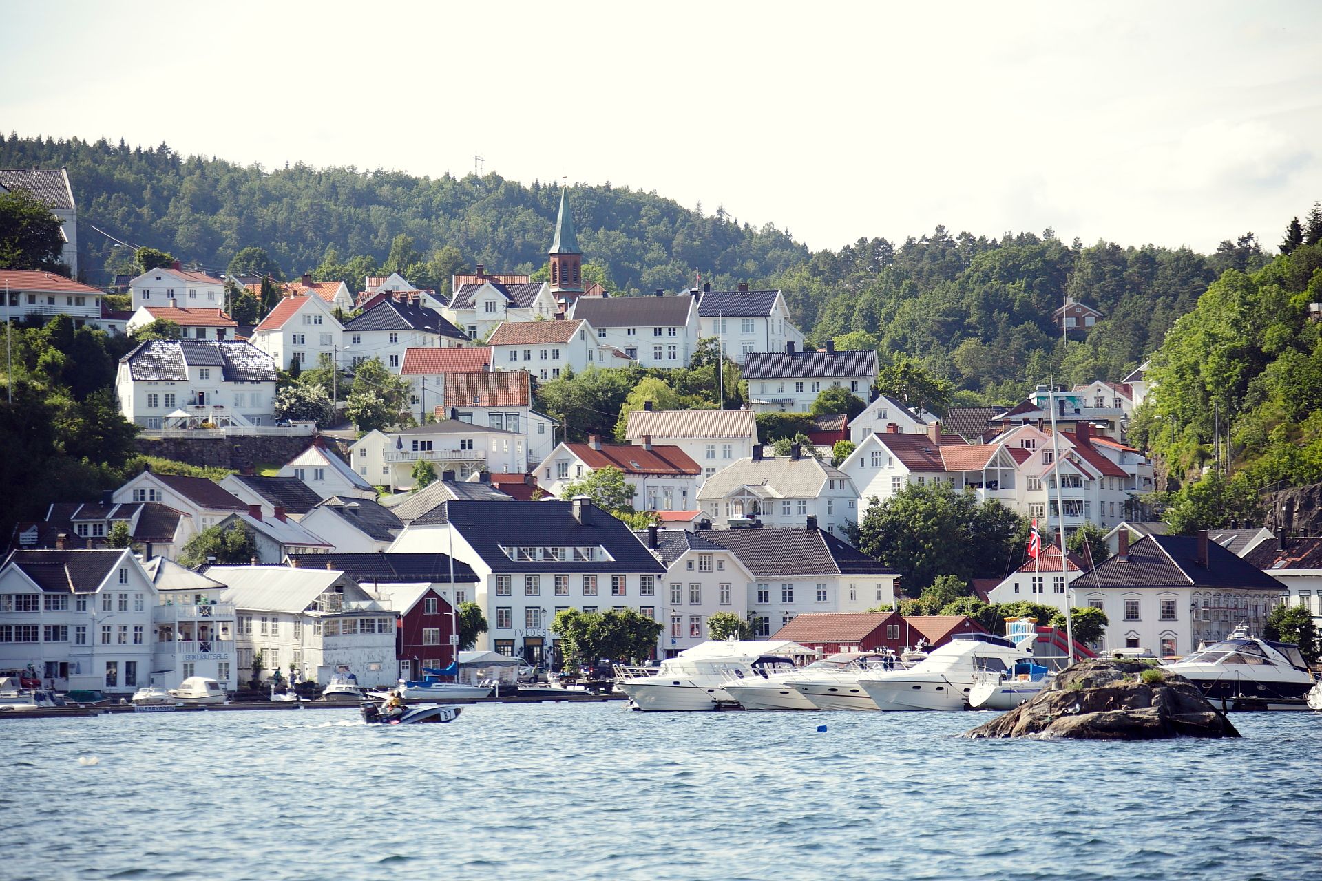 Tvedestrand fra havna