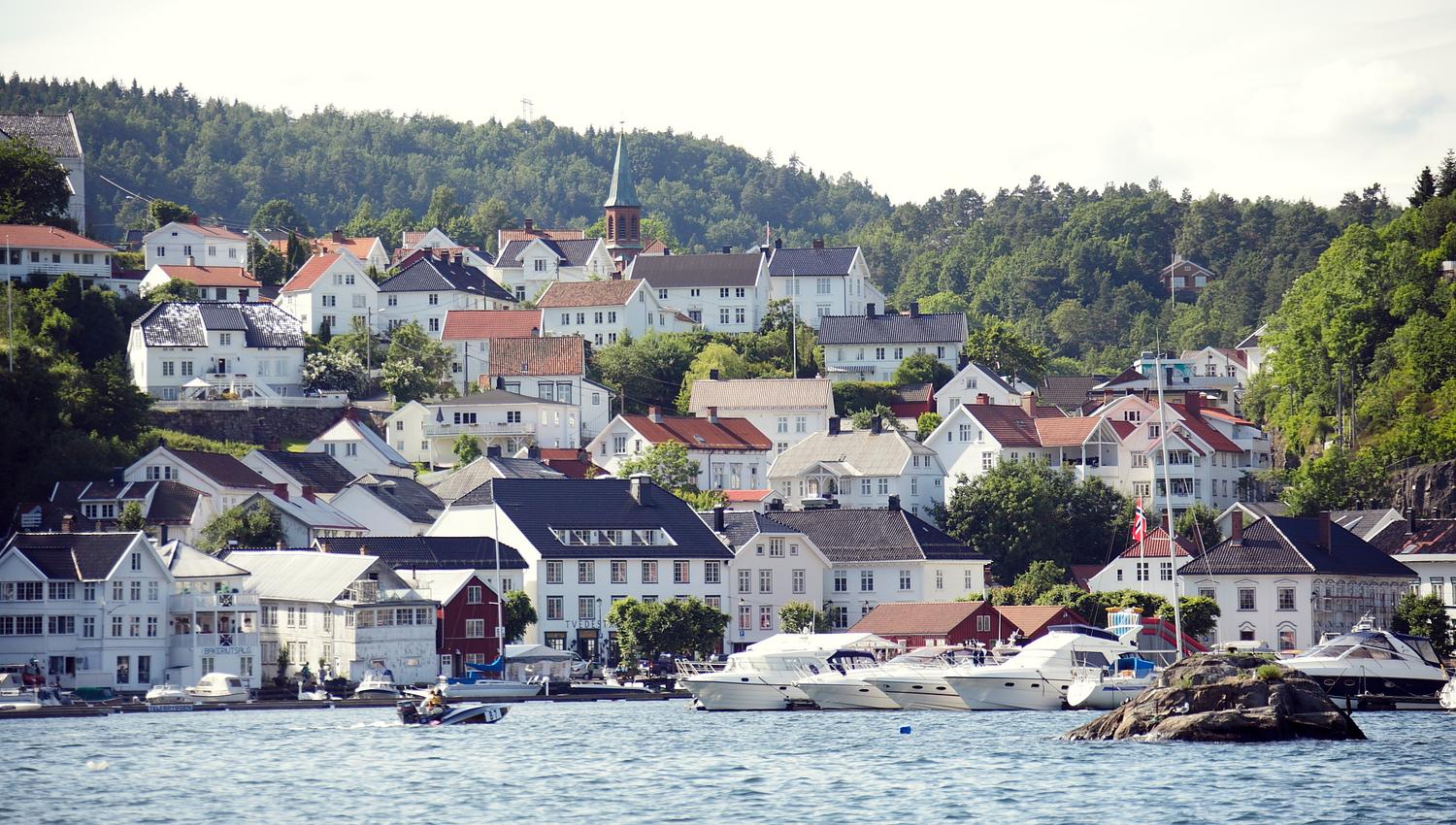 Tvedestrand fra havna