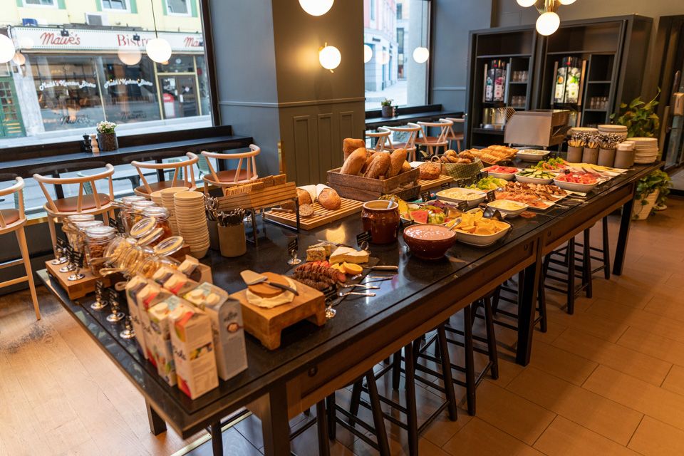 Frokostbuffet på Kaffistova, Hotell Bondeheimen, Oslo. Foto