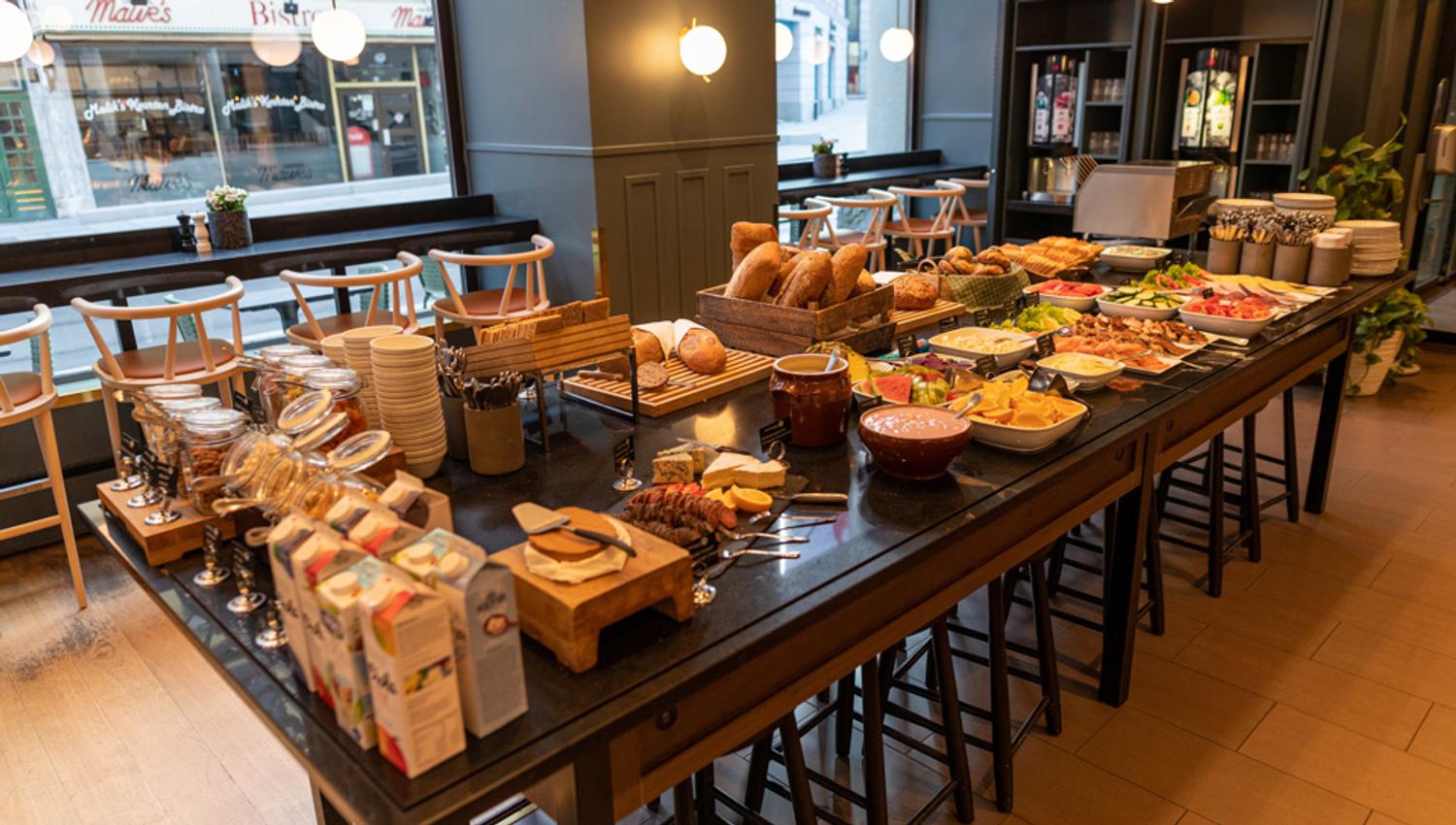 Frokostbuffet på Kaffistova, Hotell Bondeheimen, Oslo. Foto