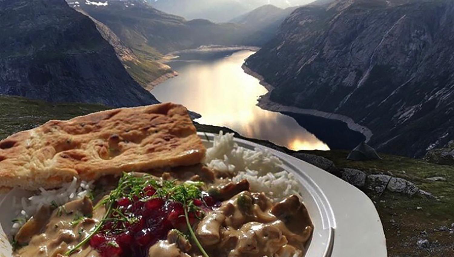 Overnattingstur til Trolltunga, middag ved campen