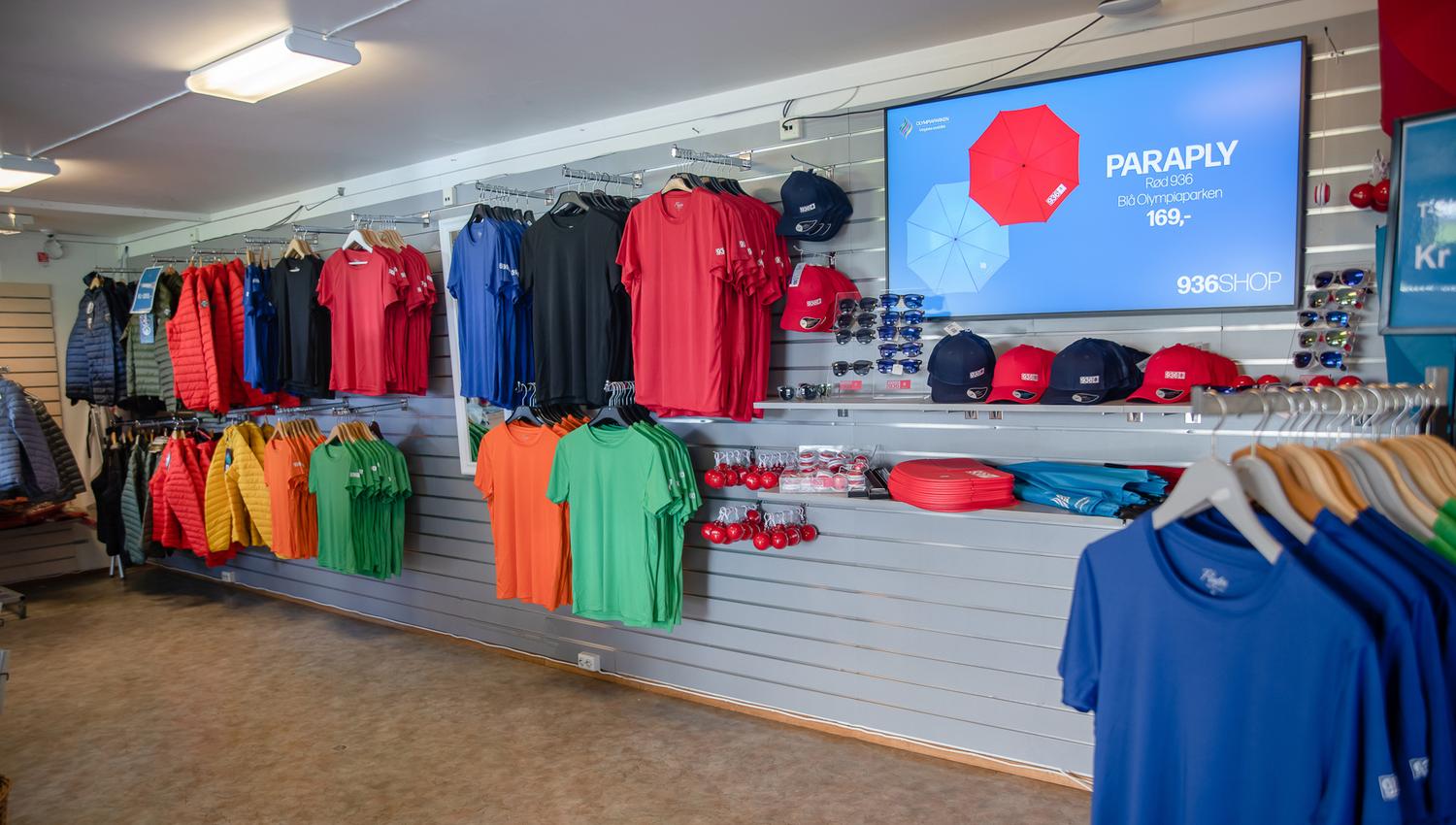 In 936 SHOP you will find ice cream, soft drinks, coffee, clothes, toys and souvenirs. In addition, you can buy our own 936 products which is a great