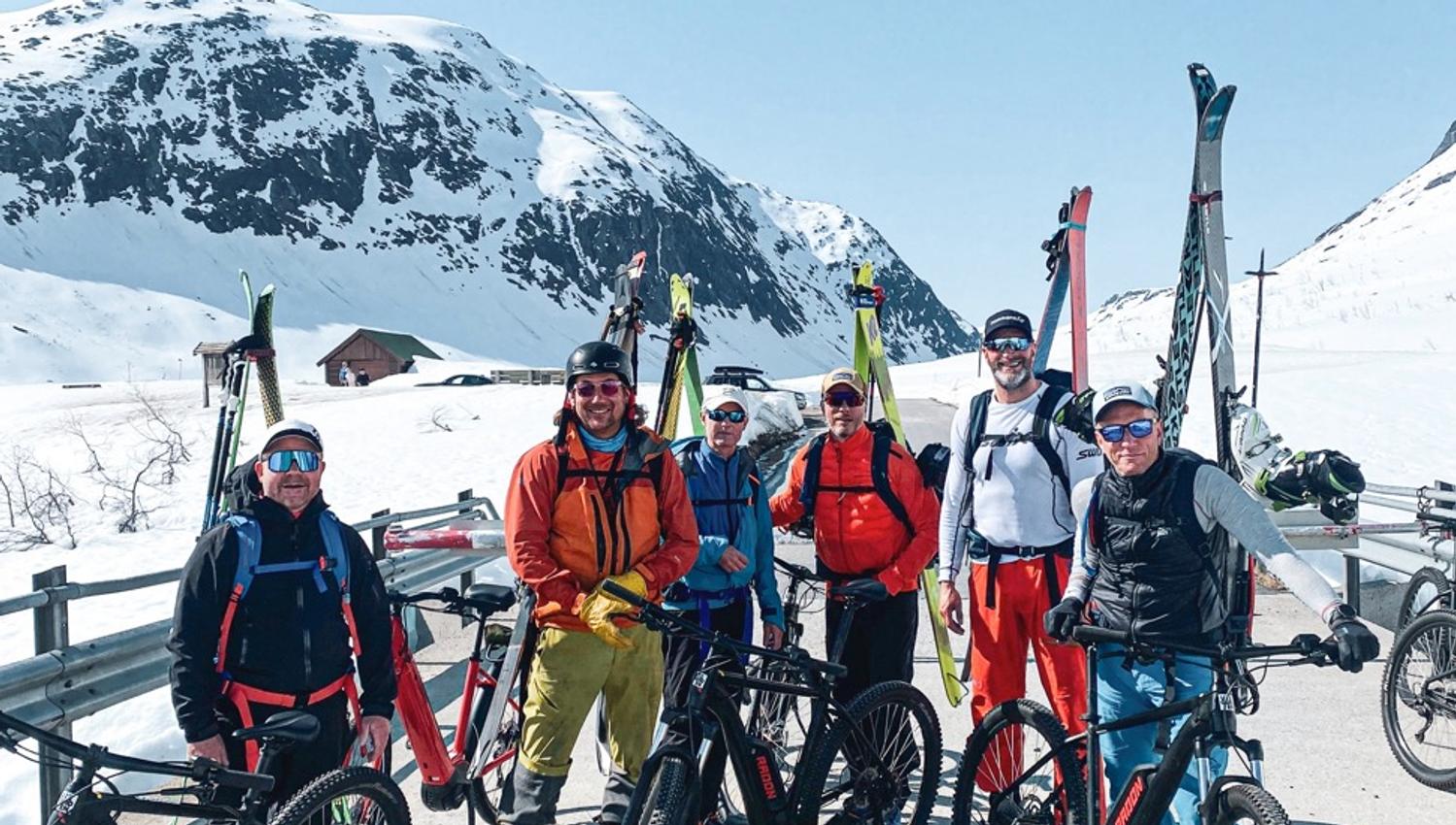 På sykkel til skitur.