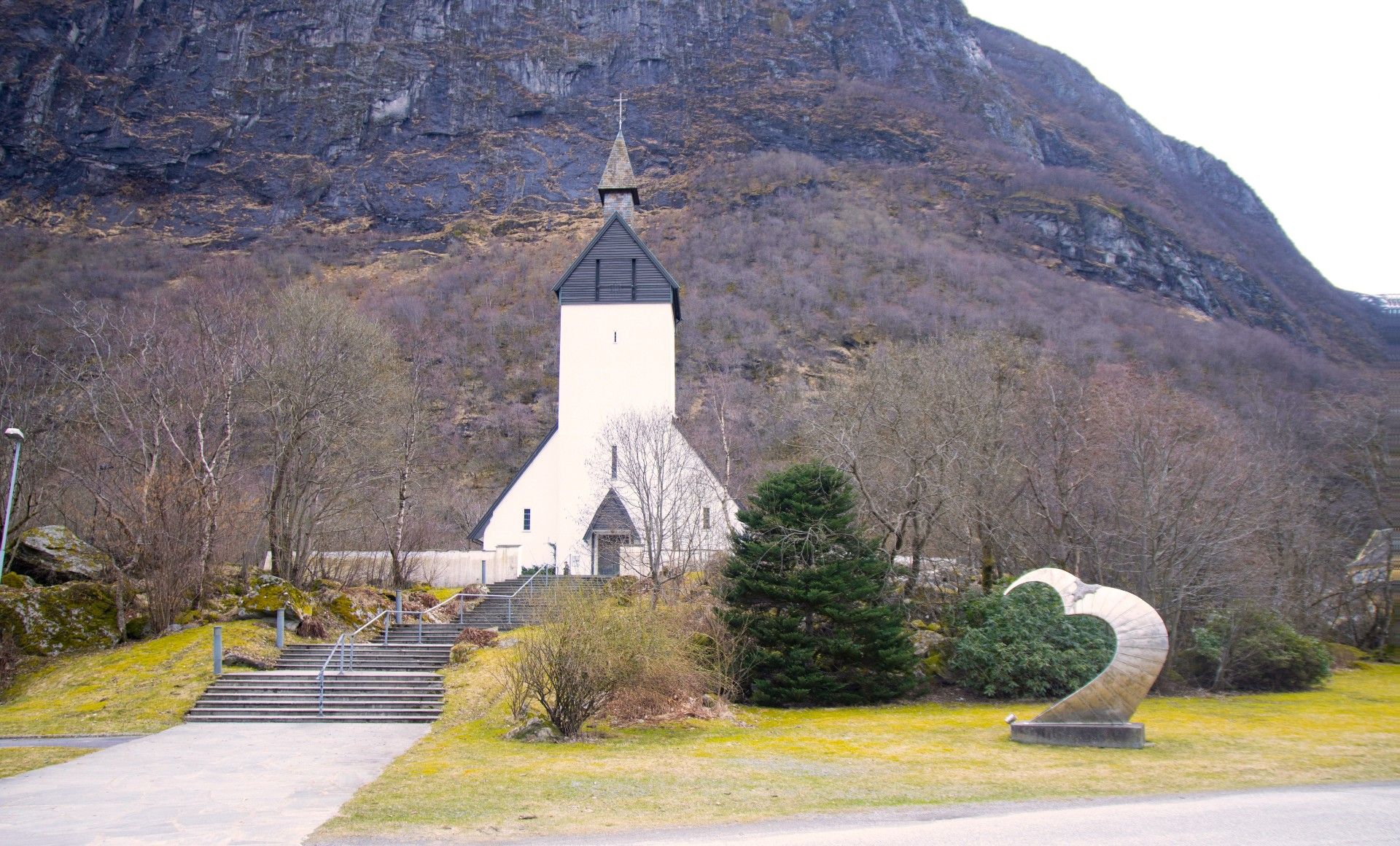 Høyanger Kyrkje