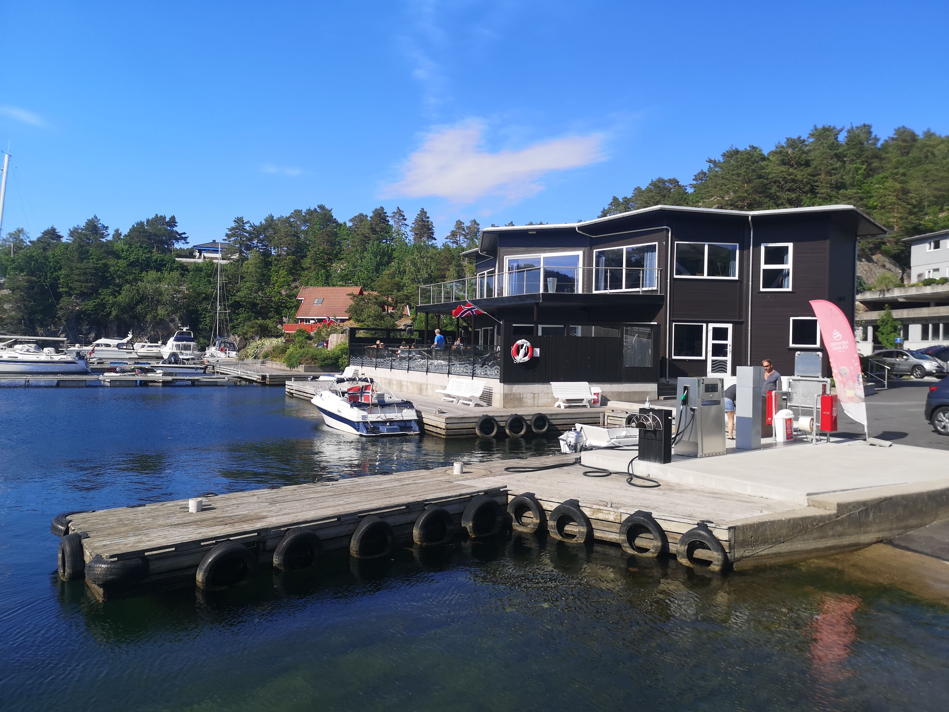 Trysnes Brygge marina og restaurant