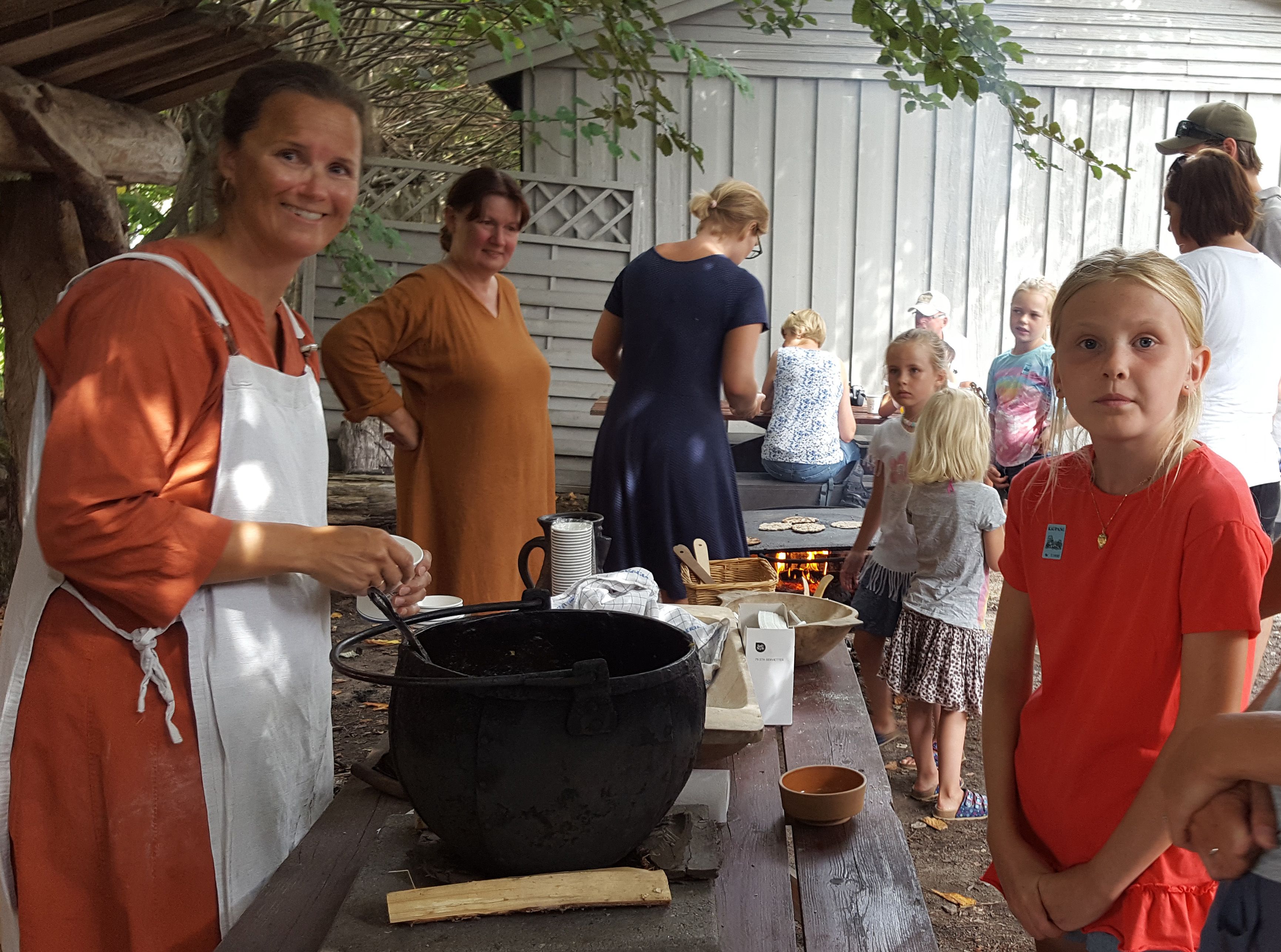 Her serveres det vikingsuppe til barn