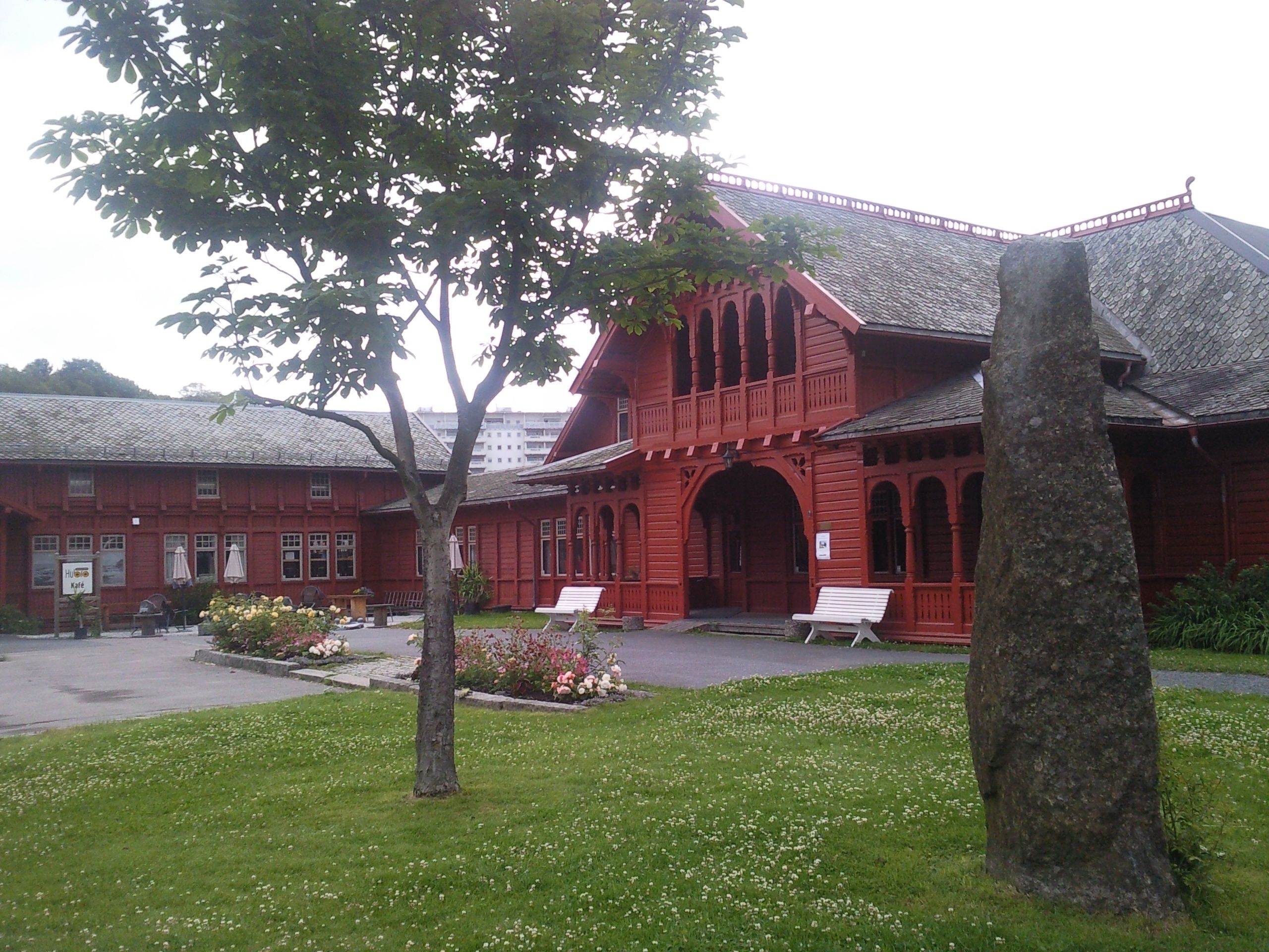 Kurbadet fasade. Rødt bygg.