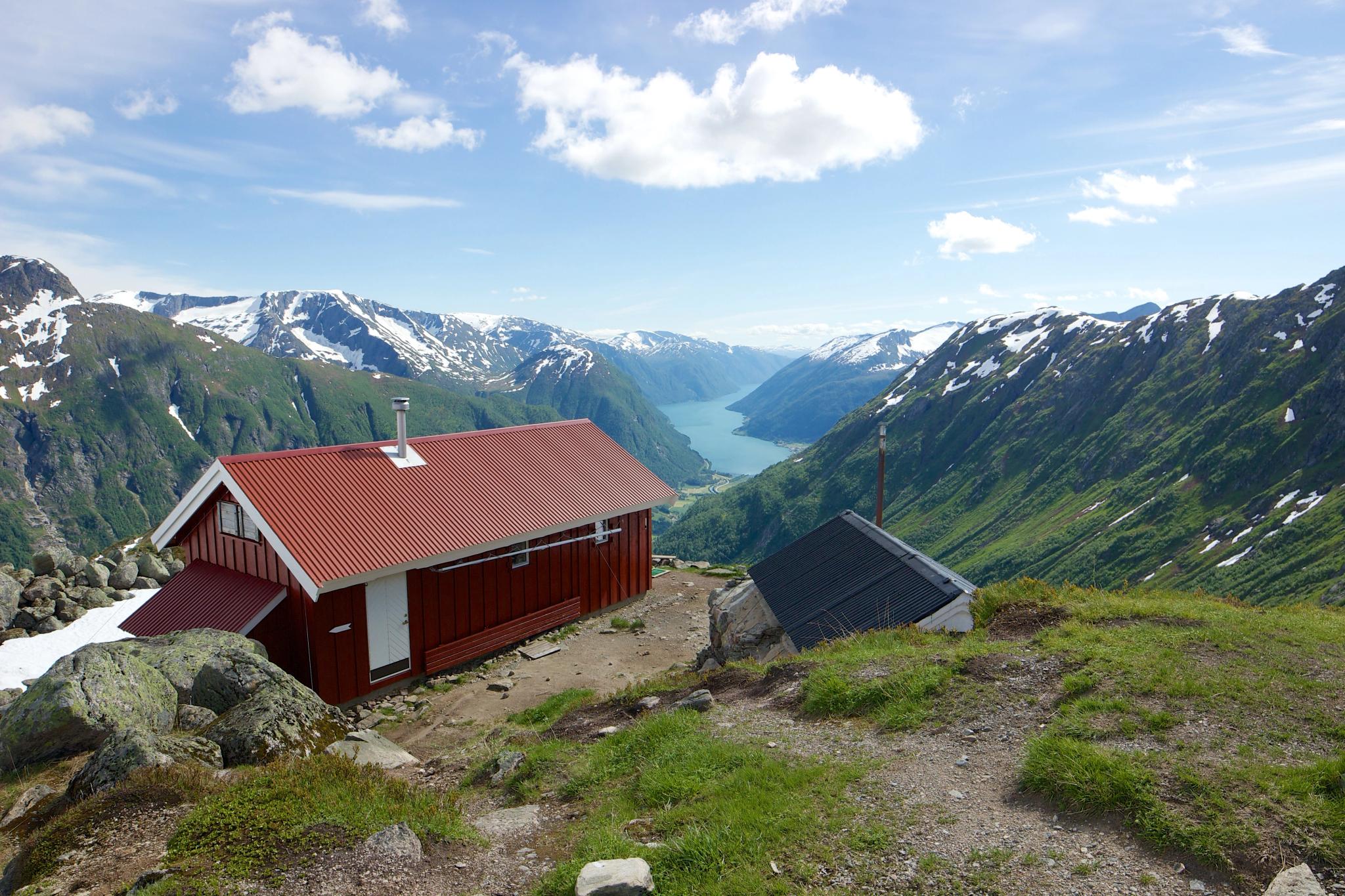 Flatbrehytta høgfjellshytte, Fjærland