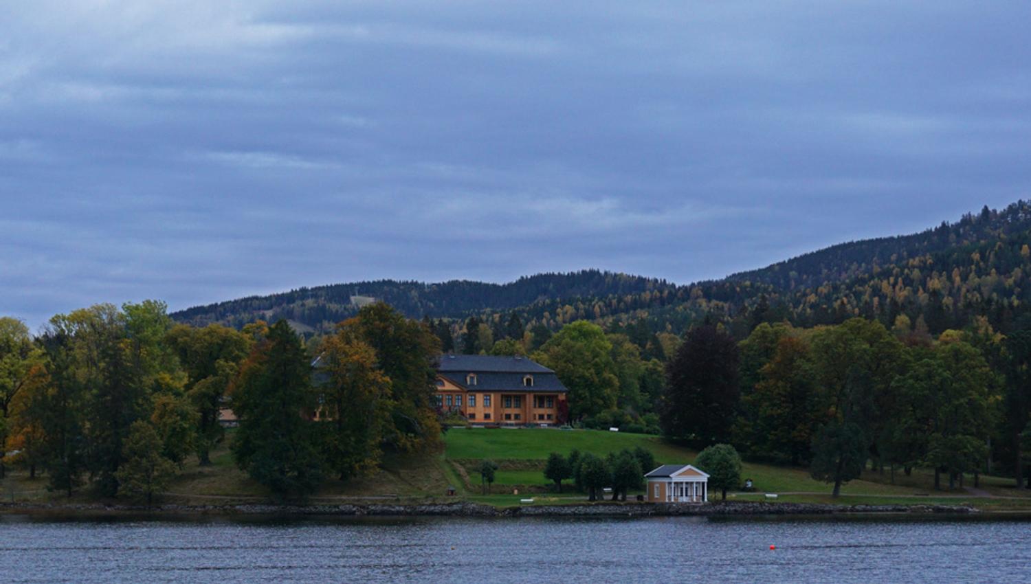 A little house by Bogstadvannet.