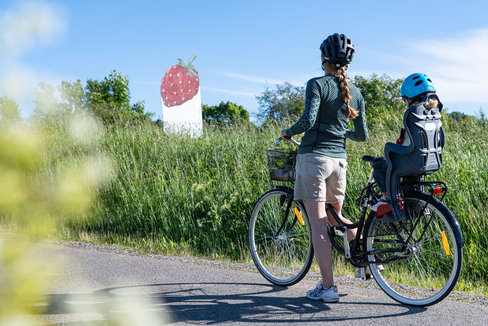 Mor og datter på sykkeltur mellom Ås og Drøbak