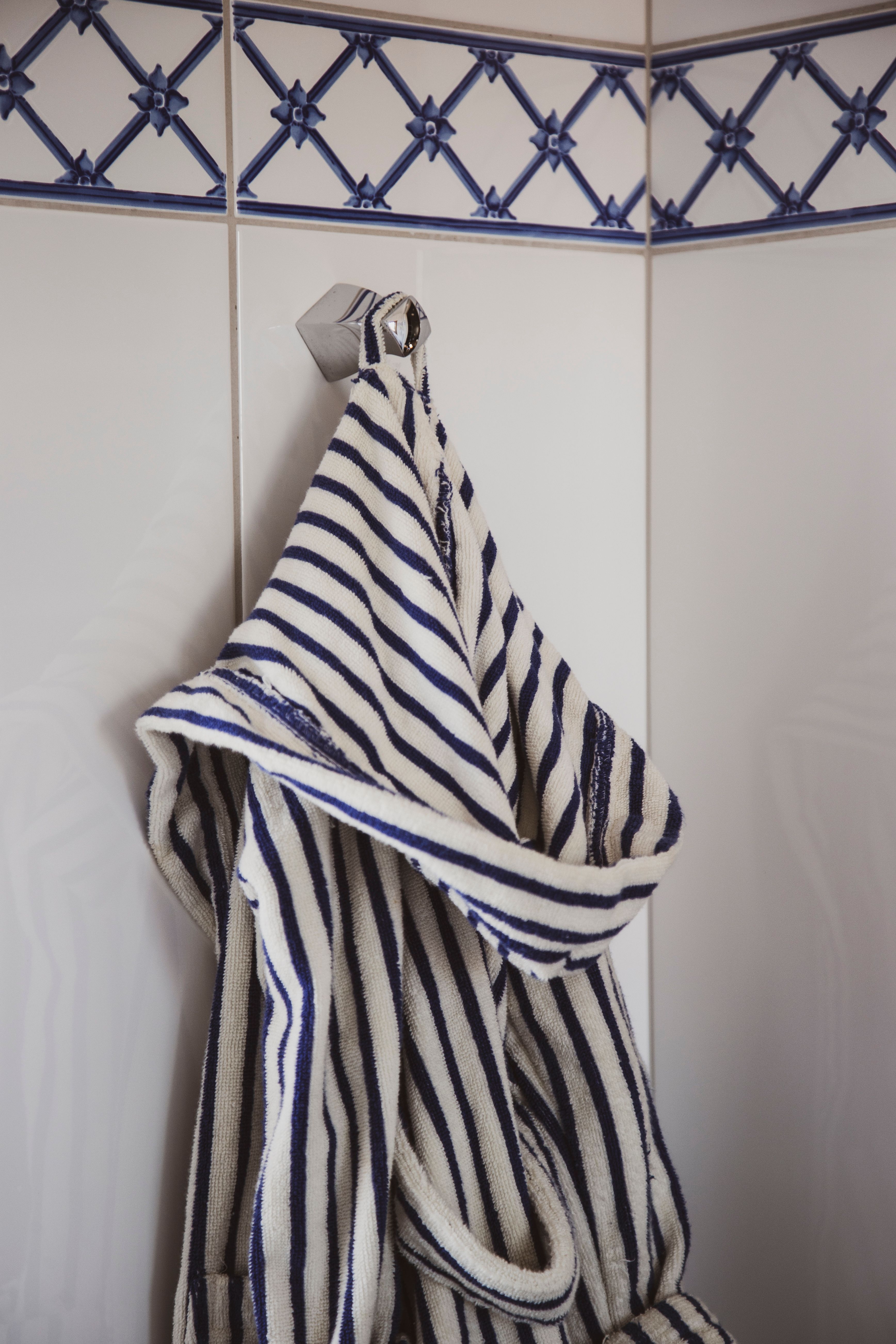 badekåpe på knagg