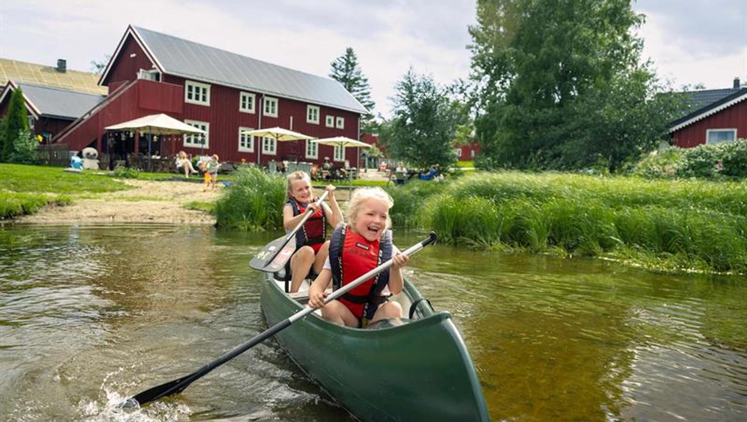 Kanopadling i Snåsavatnet rett nedenfor Garveriet i Visosen