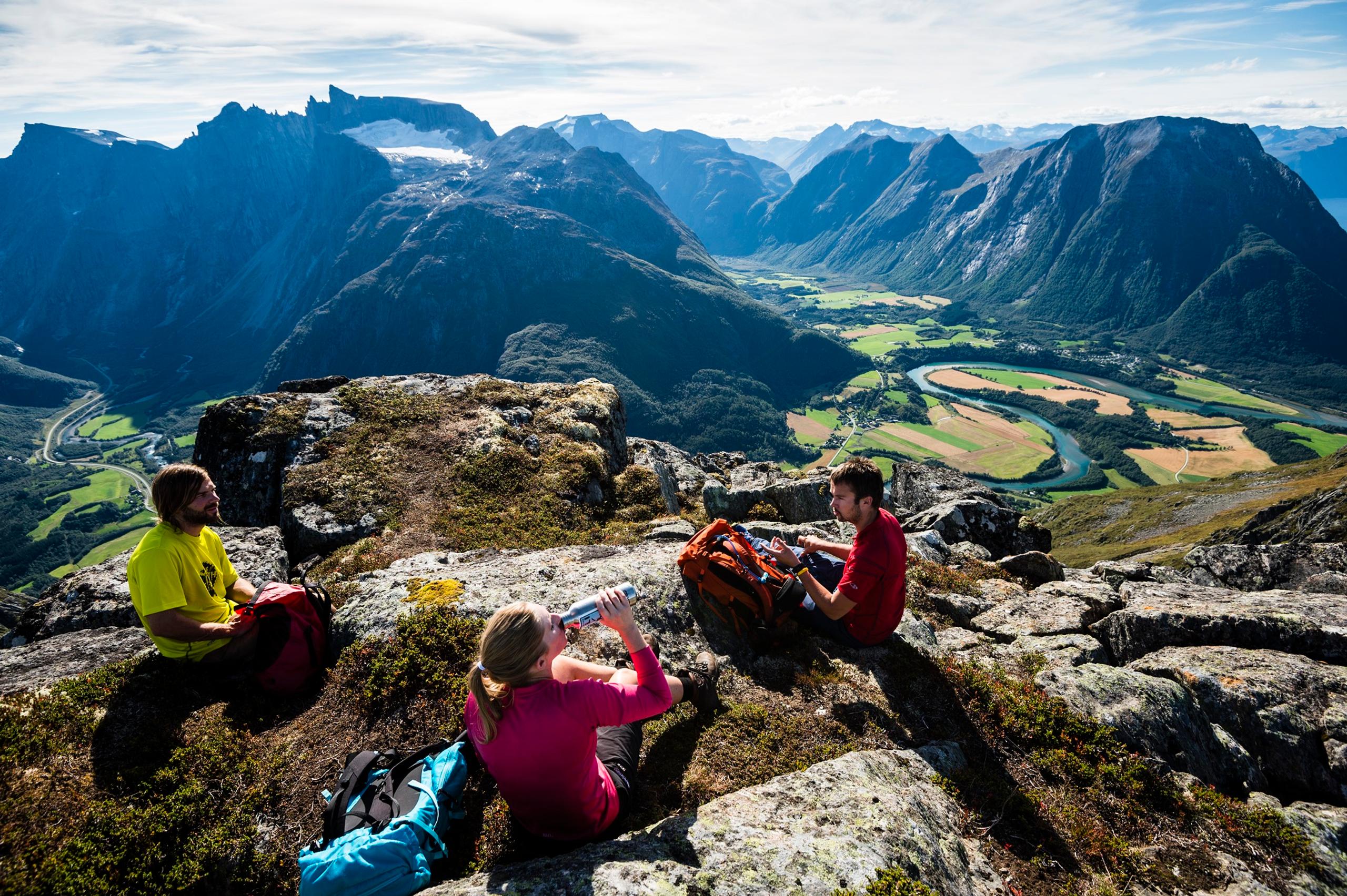 Romsdalseggen sunset hike with Hotel Aak