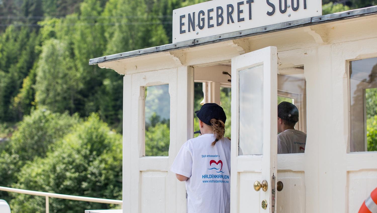 Barn på dampbåt i Haldenkanalen