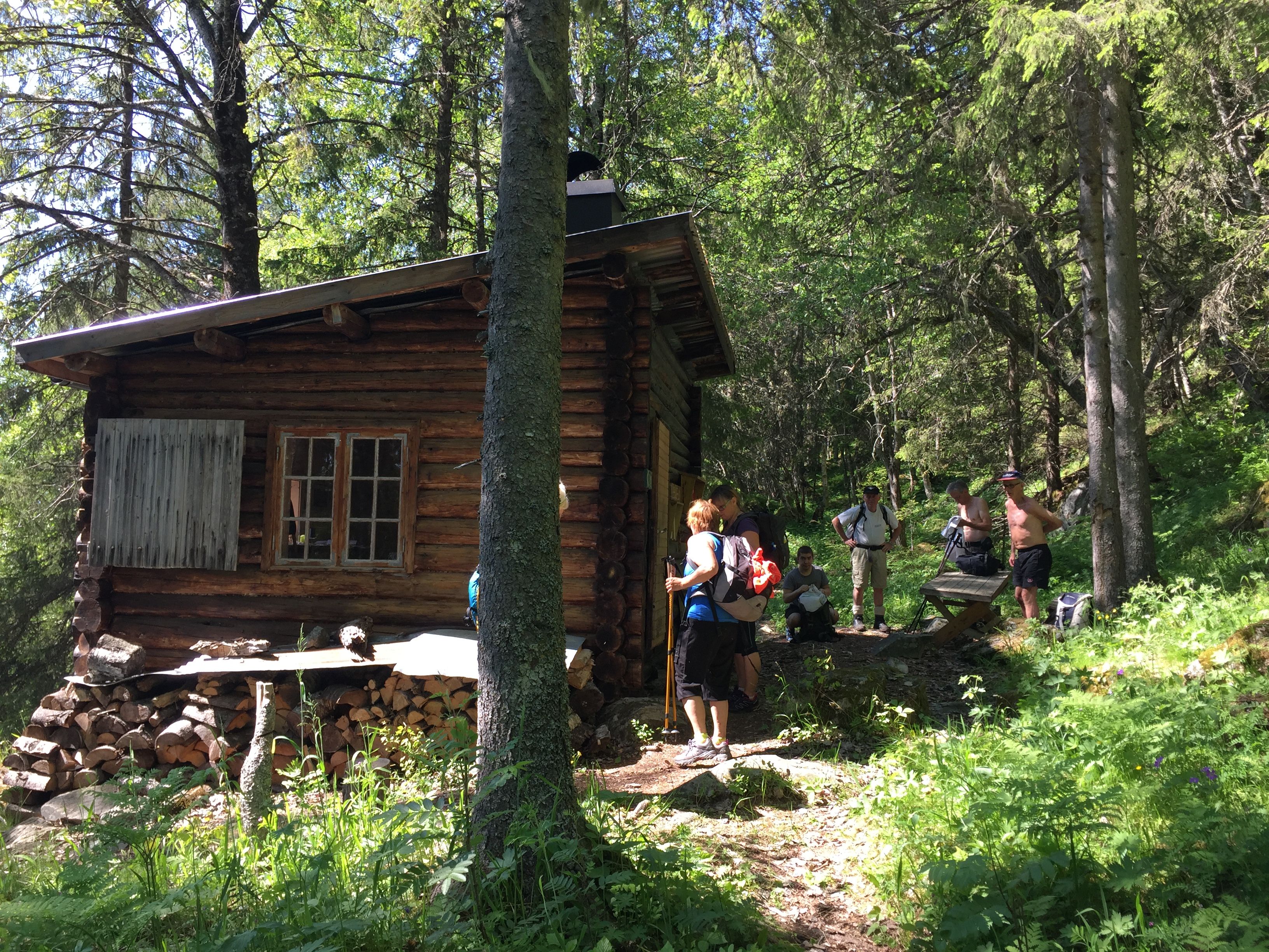 Heddebu - a small cabin open for hikers, Please sign our guest book! 