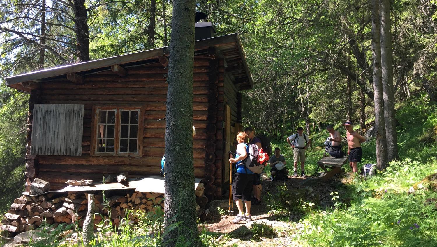 Heddebu - a small cabin open for hikers, Please sign our guest book!