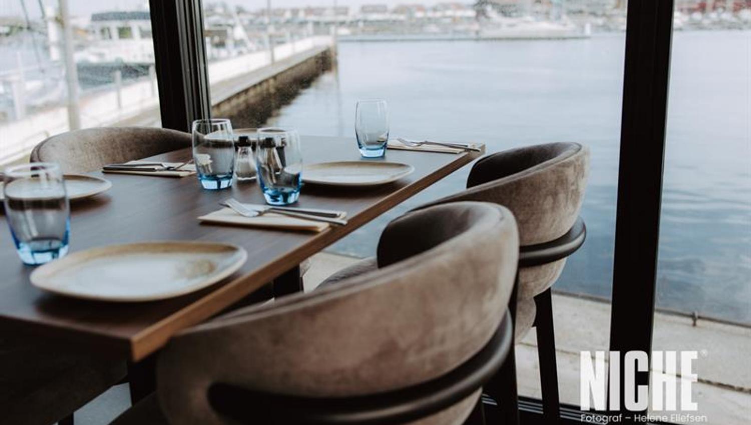 Table with view - Kaikanten Stavern
