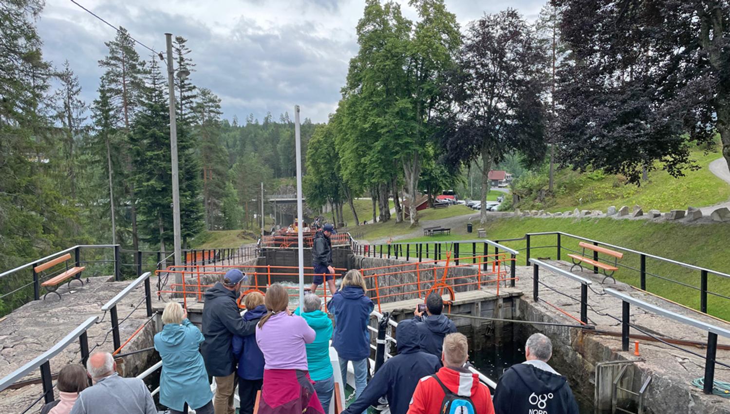 MS Telemarken in the Vrangfoss lock