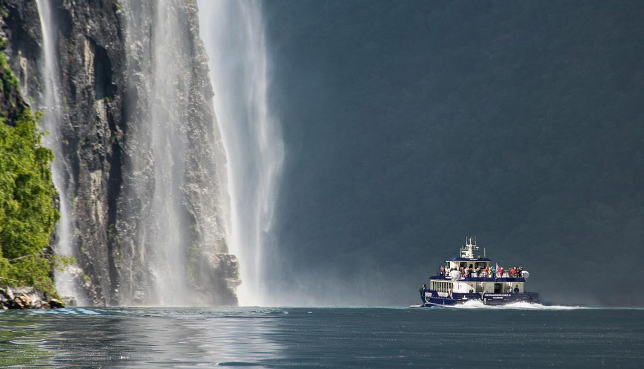 Fjordsightseeing i Geirangerfjorden