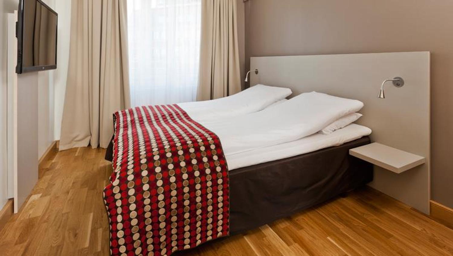 double room with TV