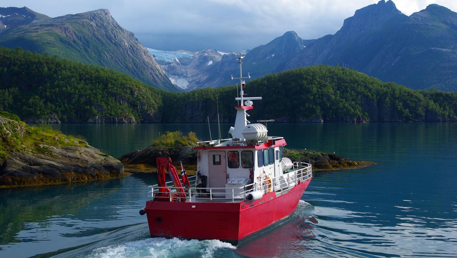 Boat to Svartisen glacier