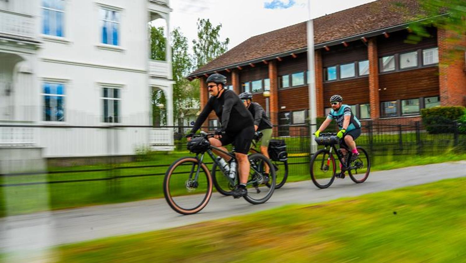 Cyclists along Unionsleden in Spydeberg