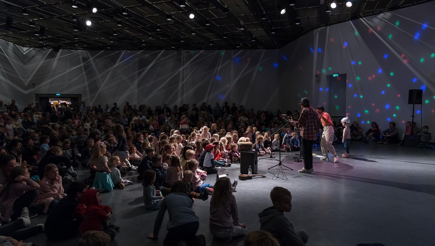 Stage and entertainment at Henie Onstad Kunstsenter