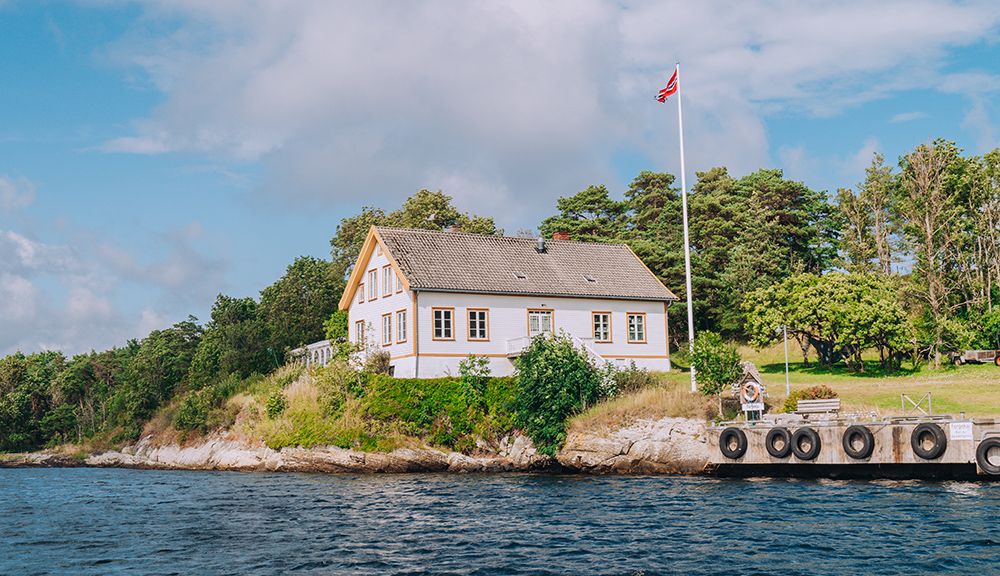 Langøya Hovedgård restaurant and cultural site seen from the water 
