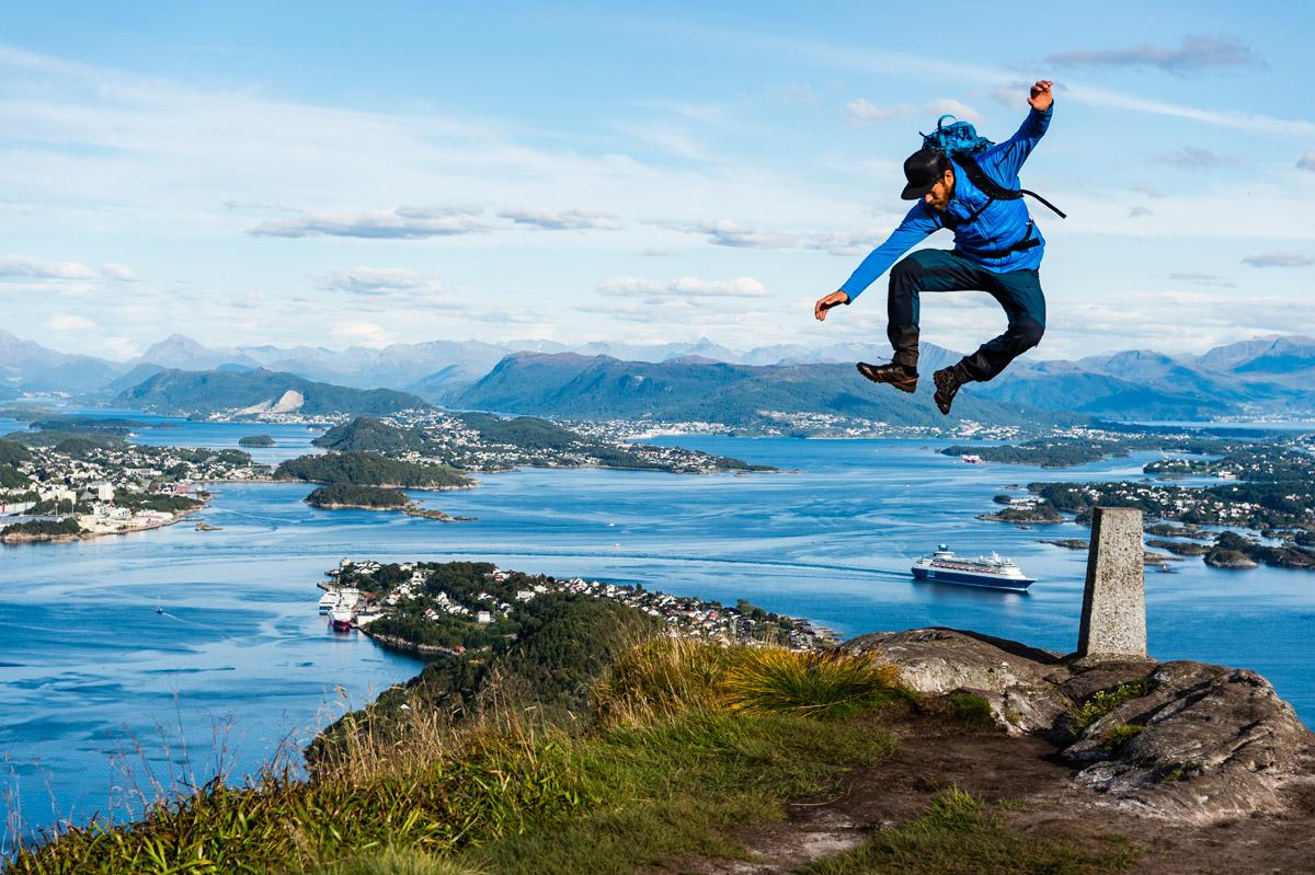 Hiking trip to Sukkertoppen - the Sugar Top - in Ålesund