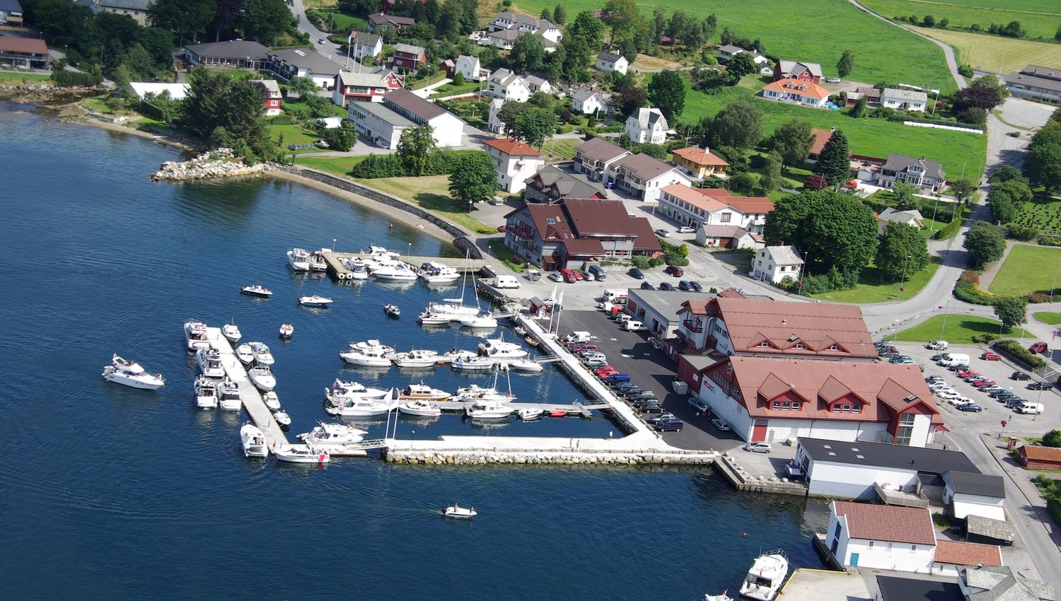 Fitjar sentrum og gjestehamn