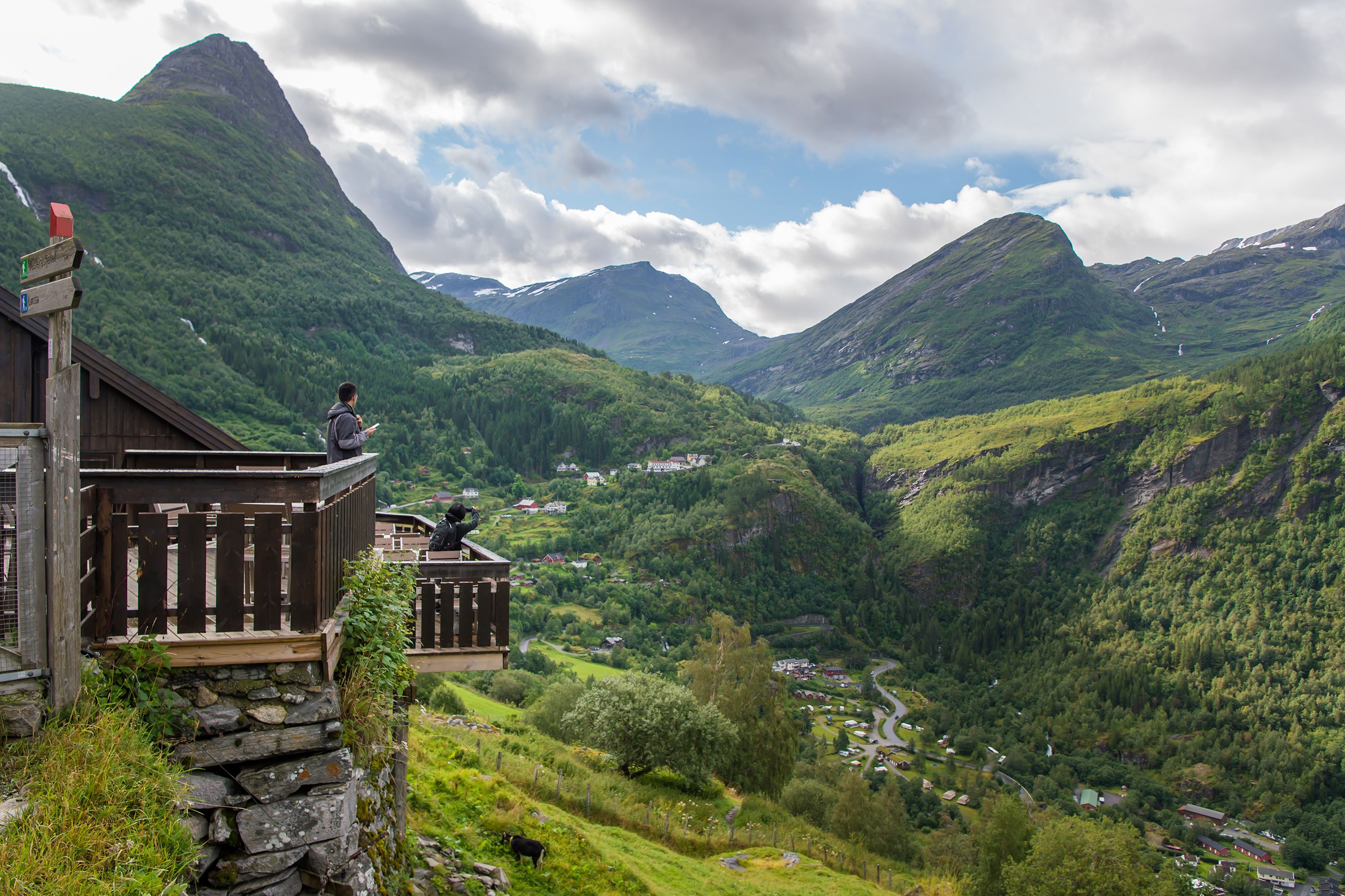 Westerås Restaurant i fjellsida med flott utsikt over Geiranger.