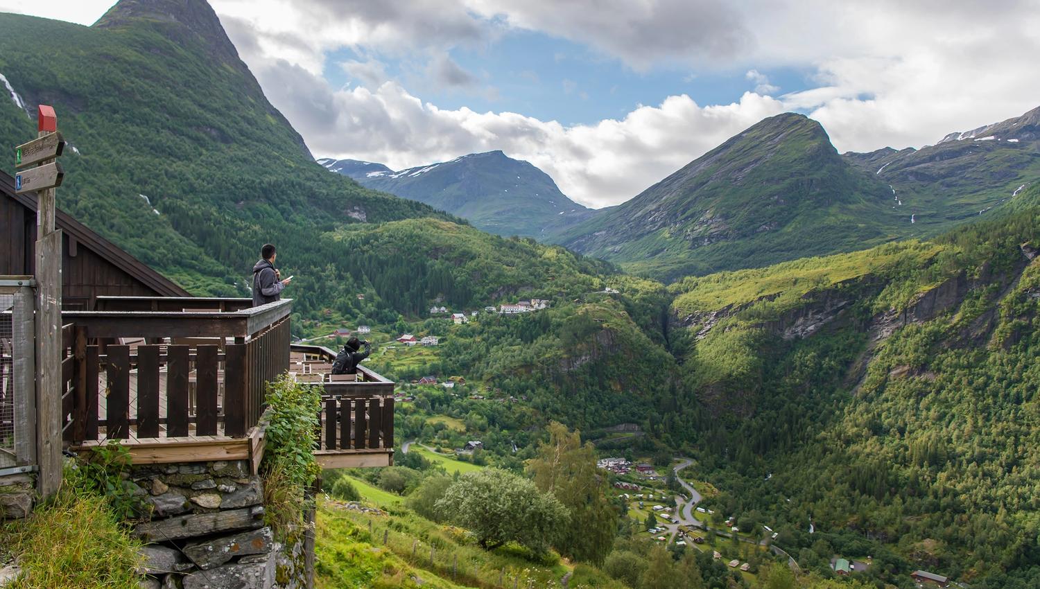 Westerås Restaurant i fjellsida med flott utsikt over Geiranger.