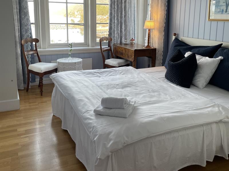 Blue bedrom with bed